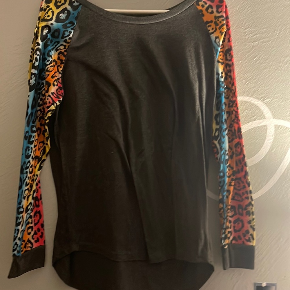 Grey/rainbow leopard shirt